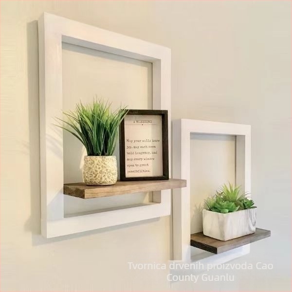 Zidni drveni organizator za pohranu s pravokutnim fotografskim okvirom, moderan minimalistički dizajn.