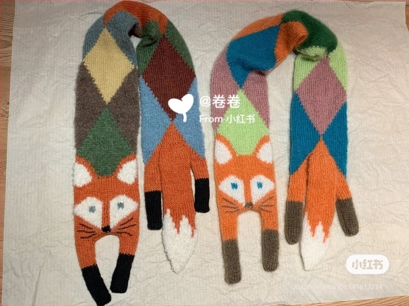 Ručni izradeni dječji šal s motivom lisice, topao za zimu, poliester tkanina (>96% poliester).