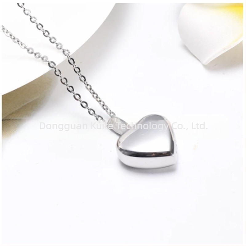 Ogrlica od nehrđajućeg čelika, srce dizajn, elektroplatiranje, proizvodni broj 94665, serijski broj 84584