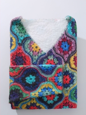 Pulover s V-izrezom, geometrijski uzorak, poliester, jesen 2024