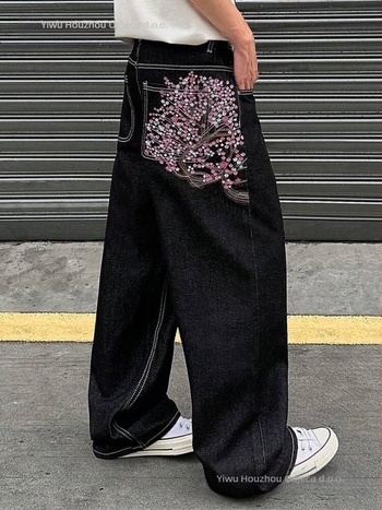 Traperice s vintage krojem, ravnih nogavica, izšivkom cvjetova šljive i ručno oslikanim detaljima; Modalna tkanina.