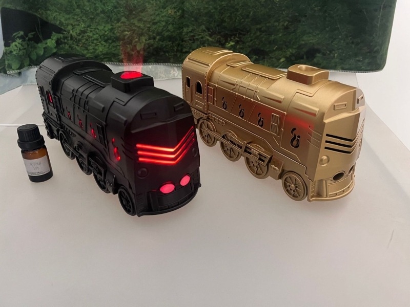 Ultrazvučni difuzor mirisa u obliku vlaka, noćno svjetlo i ovlaživač | Model J045, pokrivenost 21–30 m², spremnik <0,5 L, 10 W