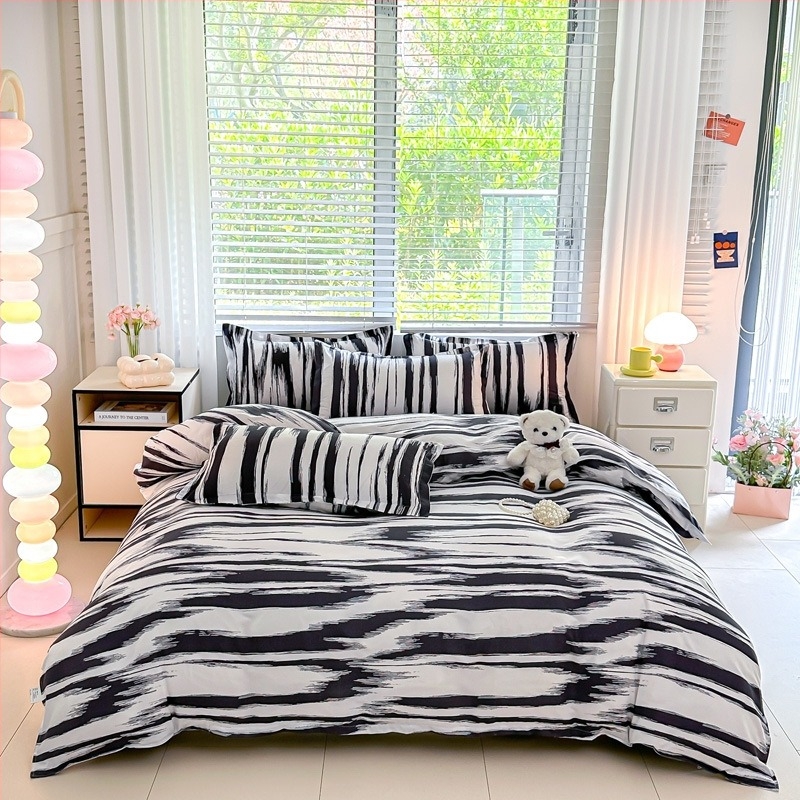 Aloe Cotton set posteljine, četiri dijela s prugama i geometrijskim uzorkom; reaktivni ispis i bojanje; stil ravne plahte, moderni minimalistički