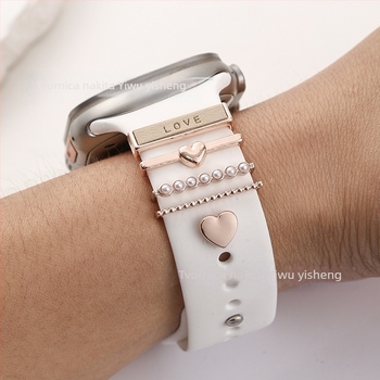 Dekorativna kopča za silikonasti remen Apple Watch u obliku srca – univerzalna veličina