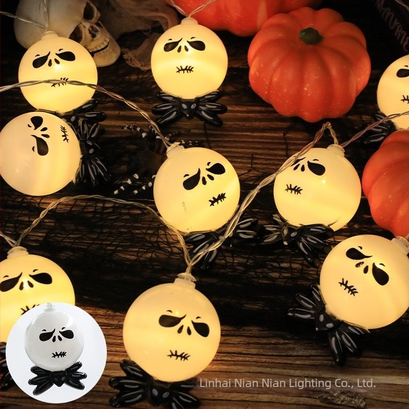 Halloween LED niz svjetla s motivima lubanje, šišmiha, nadgrobnog spomenika i duha za strašnu dekoraciju
