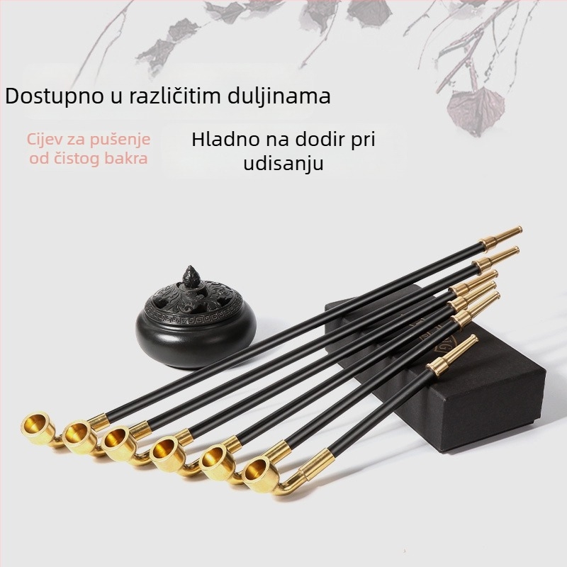 Mesing tradicionalna duga lula za pušenje muškarcima, lula za suhi duhan i fotografska rekvizita
