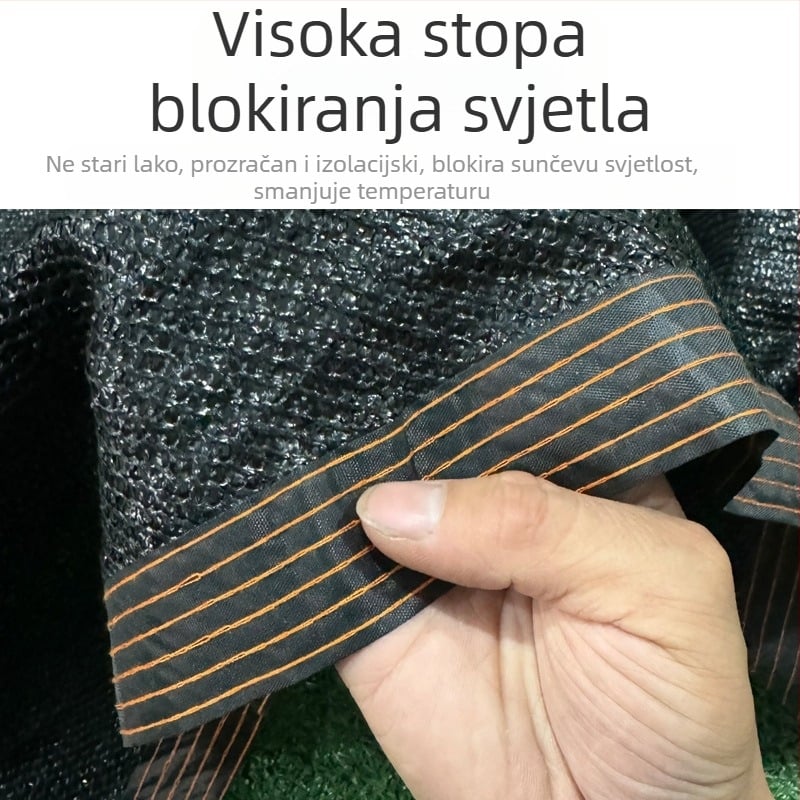 Trampolína s crnom sjenilnom mrežom i nadstreškom