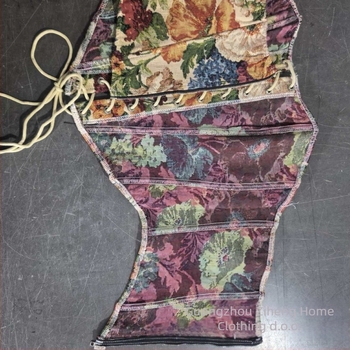 Poliester top s rameni trake, seksi stil, duljina do struka, omot oko prsa, s debelim oblikovanim košaricama