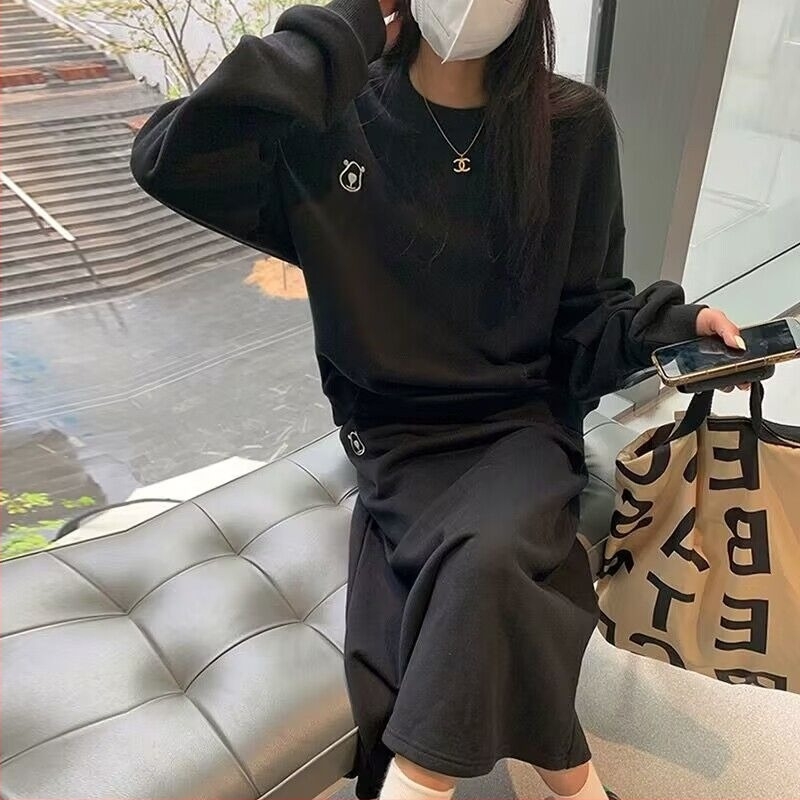 Trudnički dvodijelni set: pulover s okruglim izrezom i labav kaput + suknja A-kroja s visokim strukom, opuštenog japansko-korejskog stila, jesen-zima 2025