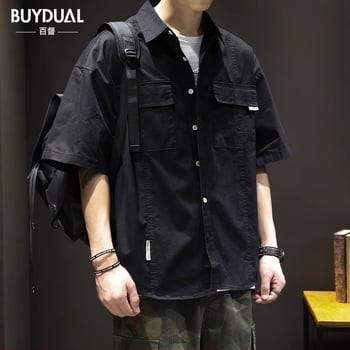 Muška košulja s labavim krojem, kratki rukavi, šiljasti ovratnik, dekorativna džep, jednobojna