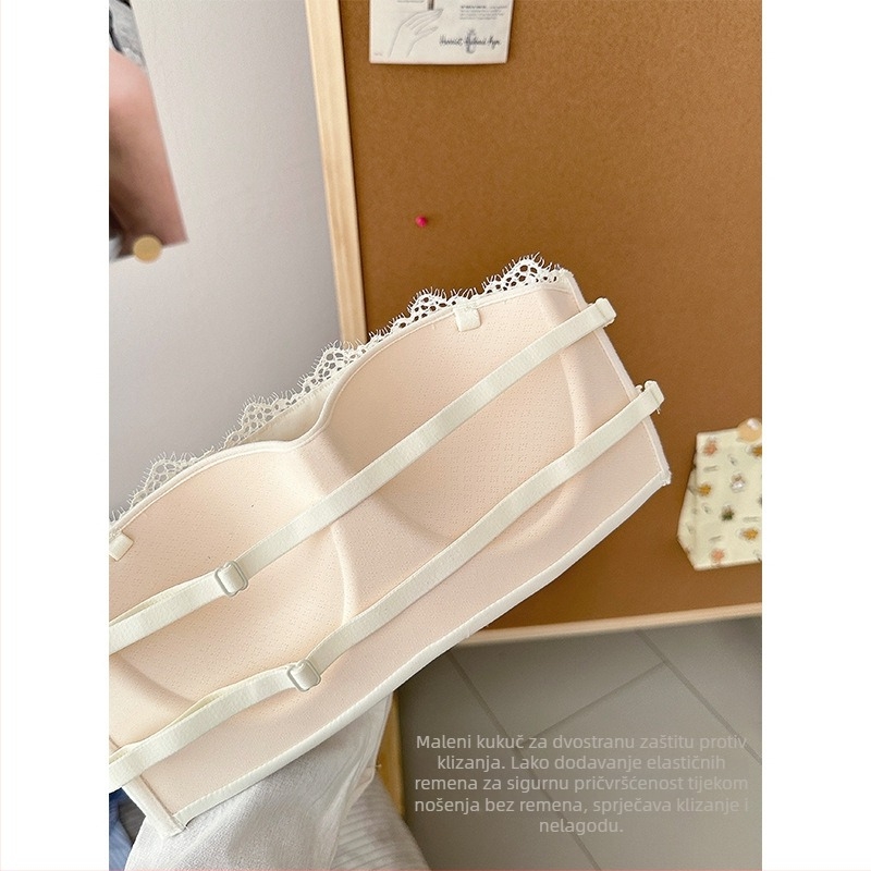 Push-Up beznaramenkasti grudnjak za mali bust — dvije opcije nošenja, protuklizni pojas. Glavni materijal: najlon; podstava: najlon; veličina košarice: 1/2; oblik košarice: tanak gore, debeli dole; odvojive dvostruke naramenice; stražnje kopče s tri reda k