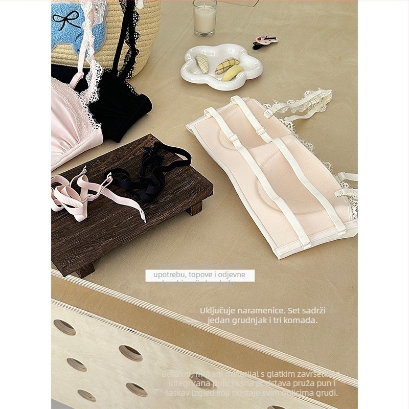 Push-Up beznaramenkasti grudnjak za mali bust — dvije opcije nošenja, protuklizni pojas. Glavni materijal: najlon; podstava: najlon; veličina košarice: 1/2; oblik košarice: tanak gore, debeli dole; odvojive dvostruke naramenice; stražnje kopče s tri reda k