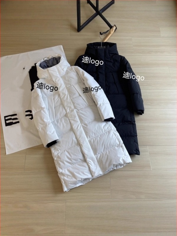 Jakna s kapuljom, punilo od pačjeg puha, sadržaj puha 86–90%, 384 g puha, zatvarač