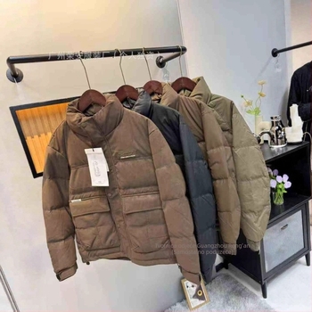 Muška zimska jakna s kačjim perjem, ležernog kroja, kapuljača, zatvarač, sadržaj perja 91–95%