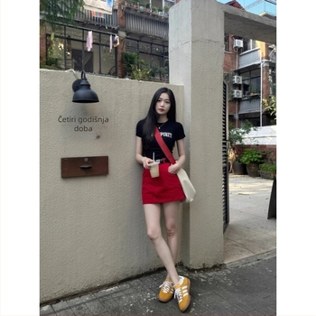 A-linijska mini suknja, chenille tkanina sa spandeksom, proljeće 2025, stil kraljevske sestre