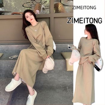 Ženski dvodijelni kostim s suknjom i hoodie-em, mini suknja, pokrivanje bokova, vitkajući dizajn (ovčja vuna, PVC, tisak i bojanje, proljeće 2025, Unique, Royal Sister stil)