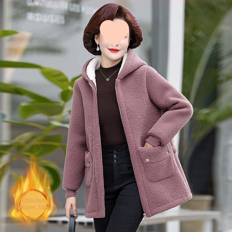 Pamukasta jakna s punjenjem od imitacije svile i pamuka, ultra kratka duljina, okrugli vrat, frontno zatvaranje s jednim gumbom, opuštena silueta