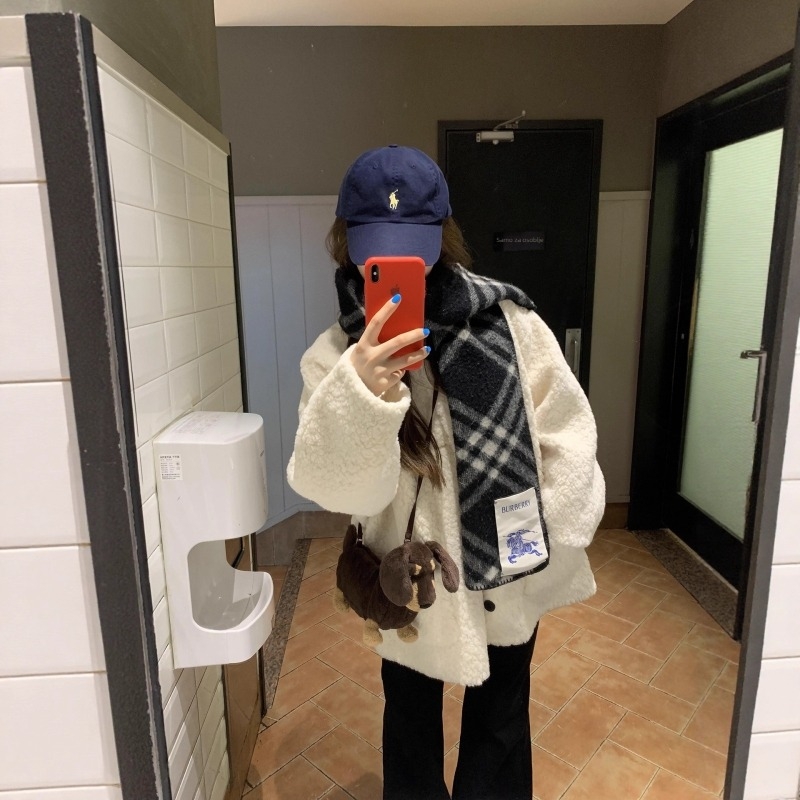 Ženski kaput od ovčje vune, slobodan kroj, srednja duljina, dugi rukavi