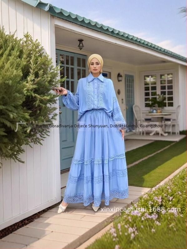 Dvoslojni abaya set s kardiganom i haljinom, čipkasti detalji, geometrijski uzorak, zvonasti rukavi, haljina s A-linijom i plisama