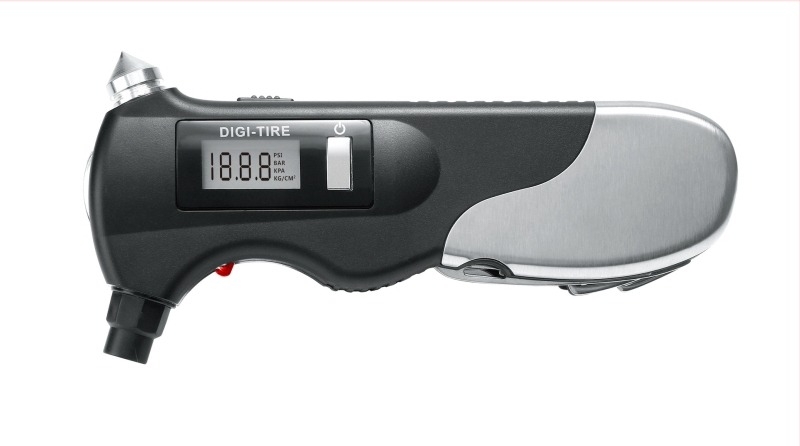 Digitalni mjerač tlaka u gumi s pozadinskim osvjetljenjem i flashlightom, Lotuda, model JZ-409A — raspon 2–150 psi, točnost ±1 psi, jedinice PSI/BAR/KPA/KG/C㎡, ručni