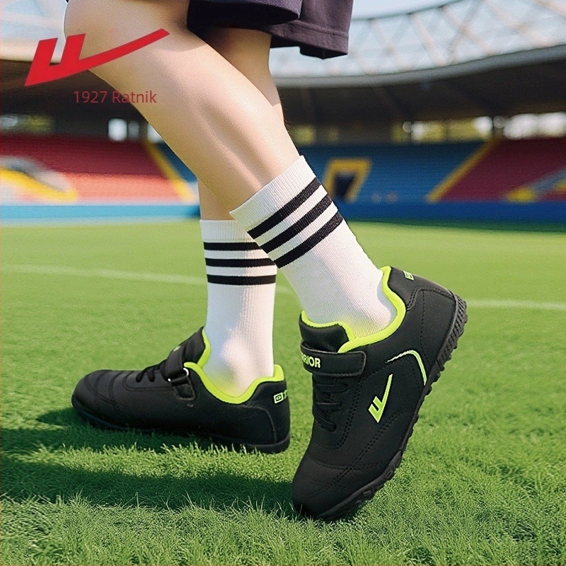 Muške nogometne tenisice Warrior Hui Li – gornji dio od sintetičke kože, unutarnja mreža, gumena potplat, vezanje na šnuru, niski potpetica