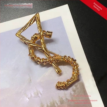 Bakrena broš s geometrijsko-znakovnim dizajnom, elektroplakirani završetak, moderan sofisticiran stil