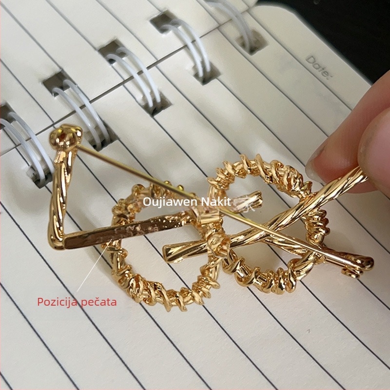 Bakrena broš s geometrijsko-znakovnim dizajnom, elektroplakirani završetak, moderan sofisticiran stil