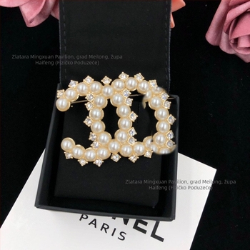 Broš s umjetnim perlama, oblik slova, elektroplating, svjež i sladak stil, za žene