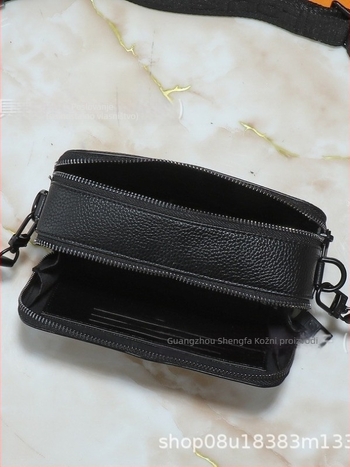 Muška torba za prsnu zonu preko ramena, gradski stil, prava koža, monogram uzorak, poliester podstava, antibakterijska