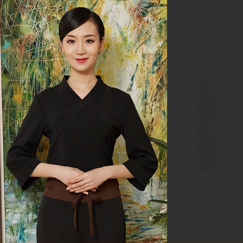 Ženska spa uniforma za masažu stopala – brzo se sušeći poliester/elastan, gornji dio s 3/4 rukavima i poluotvorenim ovratnikom, capri hlače