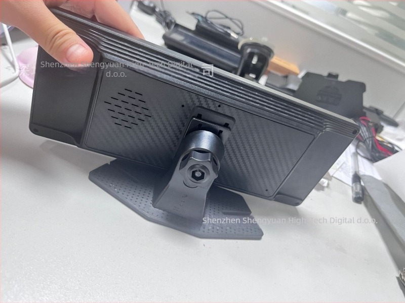 CarPlay Bluetooth kutija za navigaciju u automobilu s kapacitivnim dodirnim zaslonom — četverojezgreni CPU, 16GB skladište, rezolucija 1024x600, Type-C sučelje