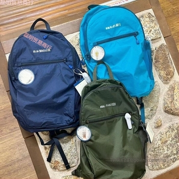 Sklopivi vodootporni ruksak za vanjske aktivnosti; ultralagan dizajn; kapacitet do 20 L