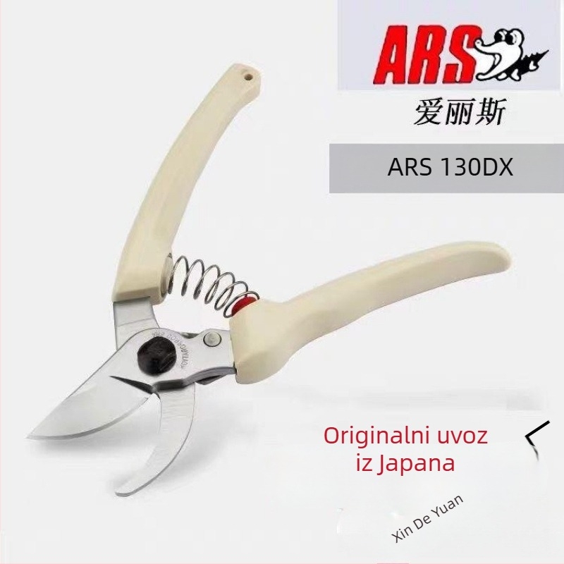 Škare za obrezivanje u vrtu