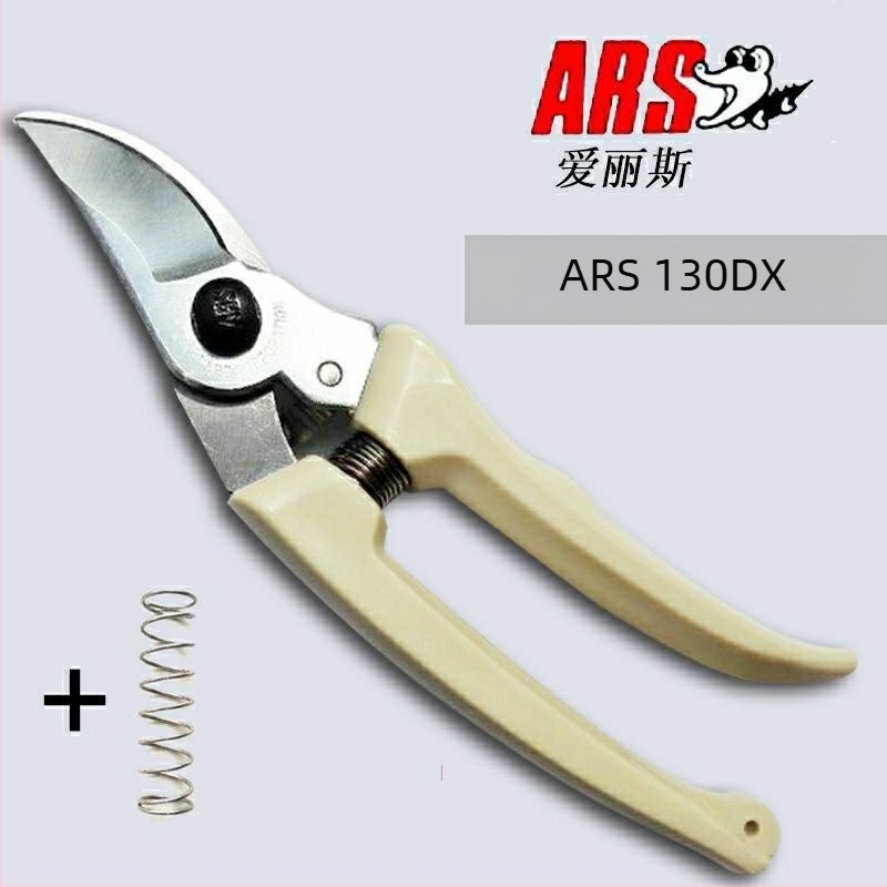 Škare za obrezivanje u vrtu