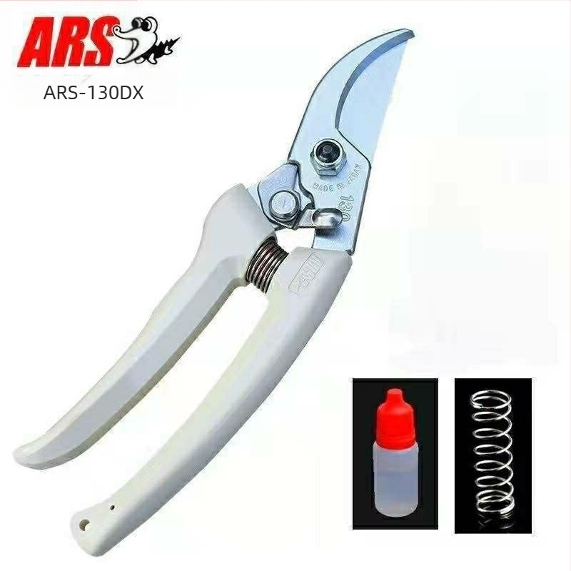 Škare za obrezivanje u vrtu