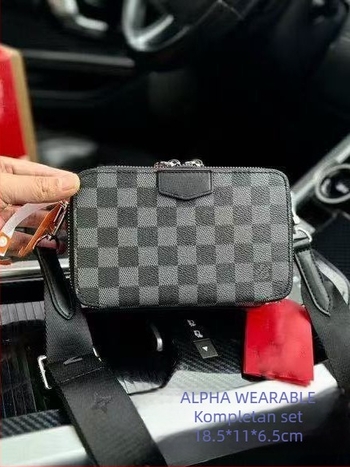 Muška crossbody torba za rame - PVC, bez podstave, za 8-inčni laptop, uzorak s slovima, u kutiji