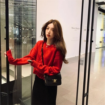 Ženska torbica od prave kože s poklopcem, vodoravni kvadratni oblik, jednodijelni remen, PU podstava, džepovi za telefon i dokumente, brend Uryi rlian, proljeće 2025