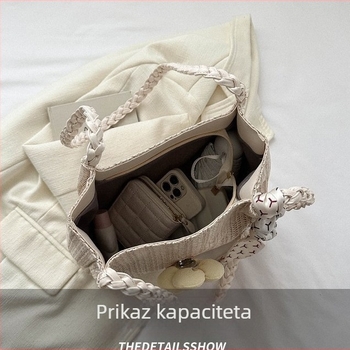 Slamnata tote torba – vertikalnog kvadratnog oblika, magnetsko zatvaranje, poliester podstava, džep za telefon i ID