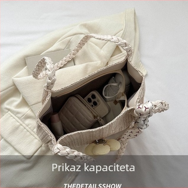 Slamnata tote torba – vertikalnog kvadratnog oblika, magnetsko zatvaranje, poliester podstava, džep za telefon i ID