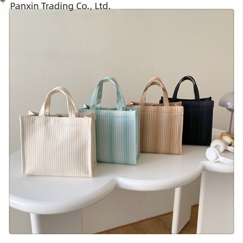 Nova torbica, stil malog kvadratnog oblika, poliester, podstava od pamuka, proljeće 2025, Bin