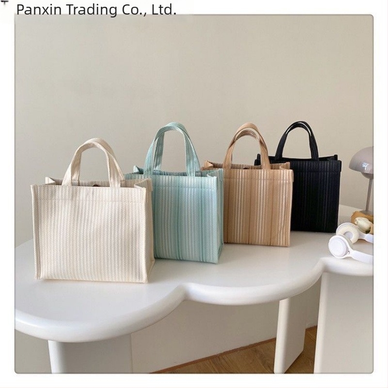 Nova torbica, stil malog kvadratnog oblika, poliester, podstava od pamuka, proljeće 2025, Bin