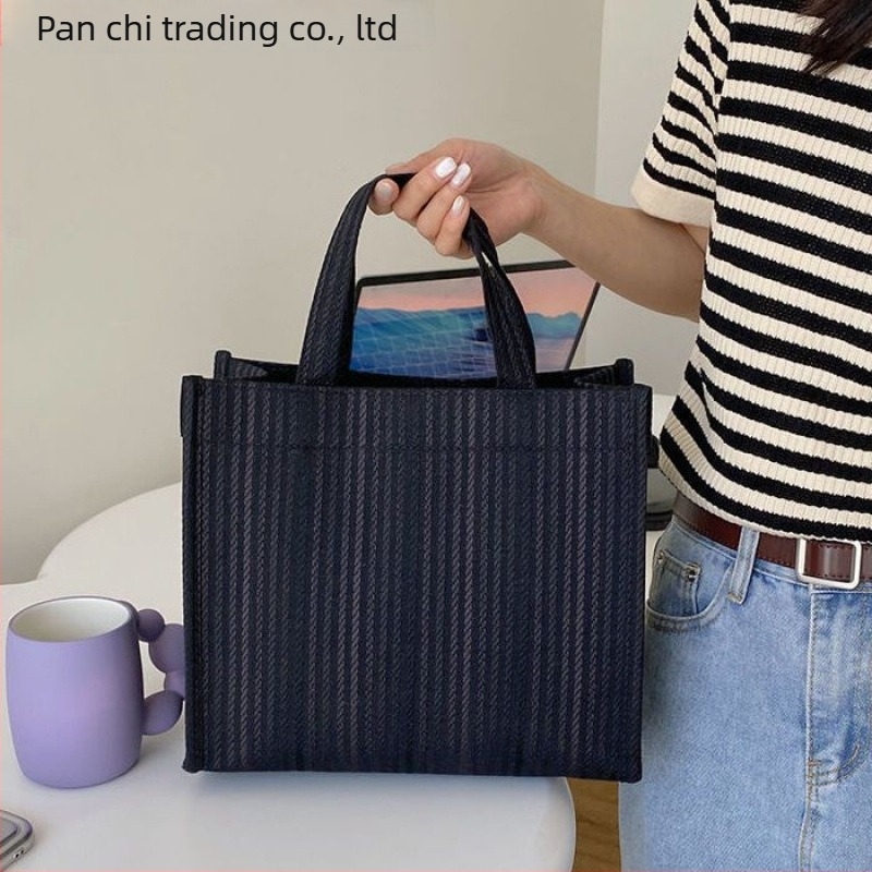 Nova torbica, stil malog kvadratnog oblika, poliester, podstava od pamuka, proljeće 2025, Bin