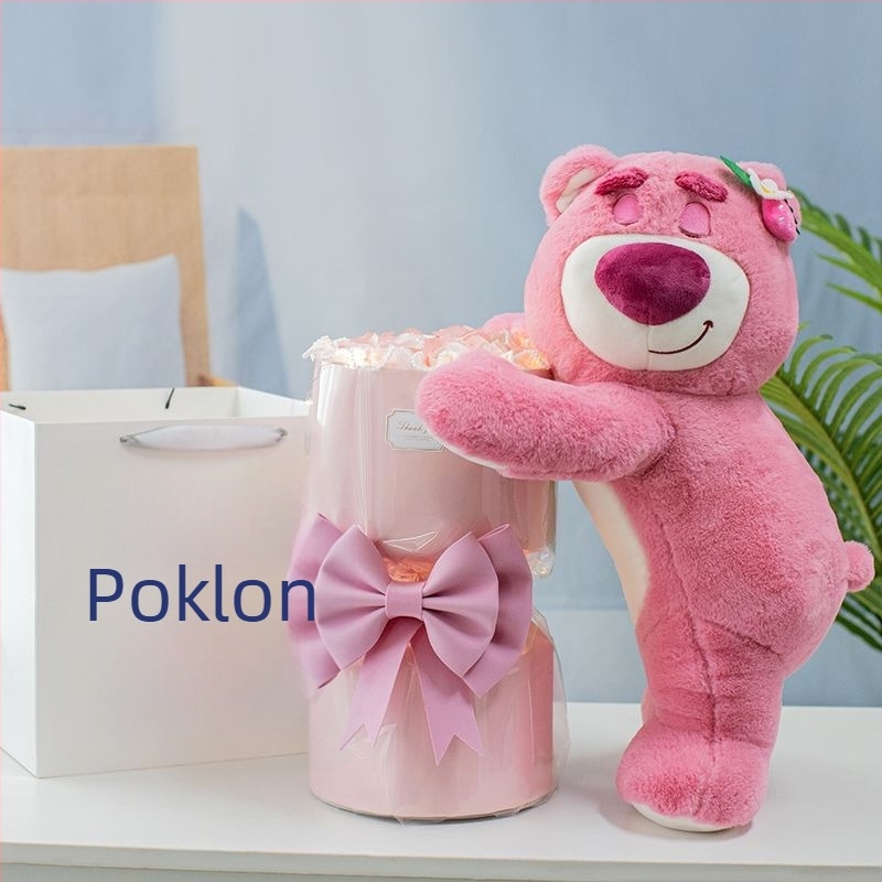 Buket sapunskih cvjetova sa Strawberry Bear lutkom – karikativni buket ruža, dar djevojci