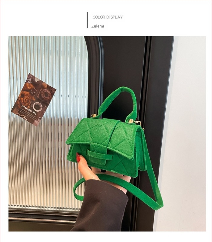 Mini torba, gradski stil, crossbody, horizontalni kvadratni oblik (Materijal: platno; Podstava: poliester; Zatvaranje: magnetska kopča; Unutarnja pretinica za dokumente; Remen: jedan)