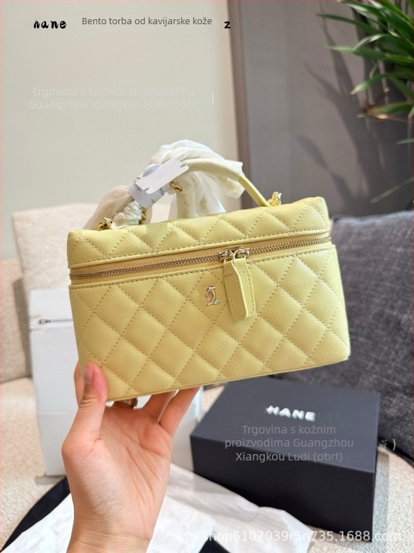 Jasmine box torba od praveće kože s quilt uzorkom, kvadratnog oblika, zatvarač na zip, jedna remenica, poliester podstava, horizontalni kvadratni oblik, jesen 2025 izlazak