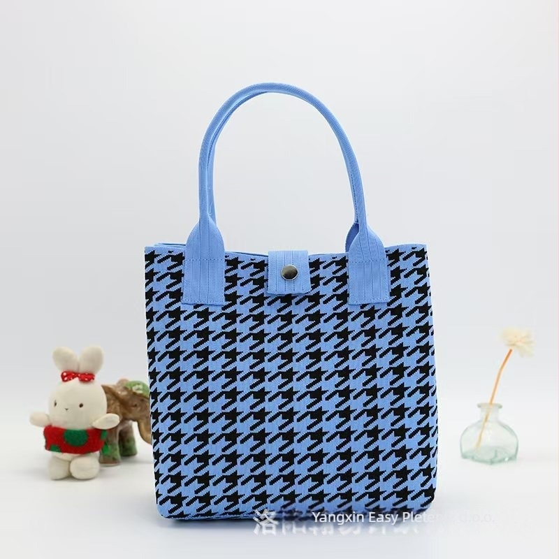 Houndstooth tote torba, urban stil, poliester, uspravna kvadratna silueta, magnetsko zatvaranje, unutarnji džepovi za telefon, ID, prijenosno računalo i kamera
