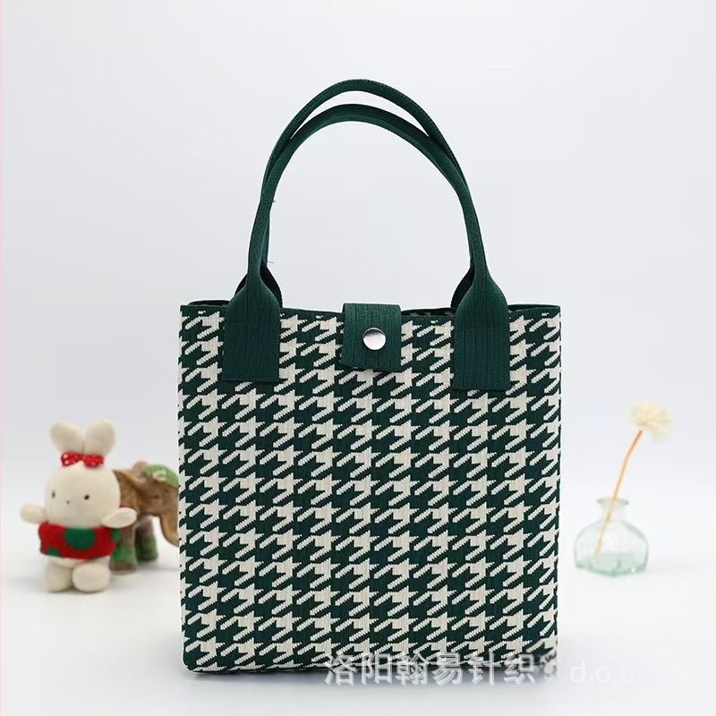 Houndstooth tote torba, urban stil, poliester, uspravna kvadratna silueta, magnetsko zatvaranje, unutarnji džepovi za telefon, ID, prijenosno računalo i kamera