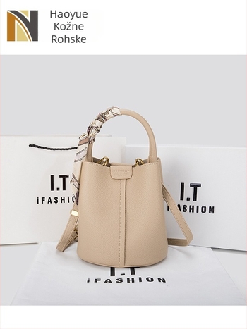 Ženska torbica od prave kože, bucket bag dizajn, magnetsko zatvaranje, podstava od poliestera, unutarnji džepovi: zip, mobitel, ID