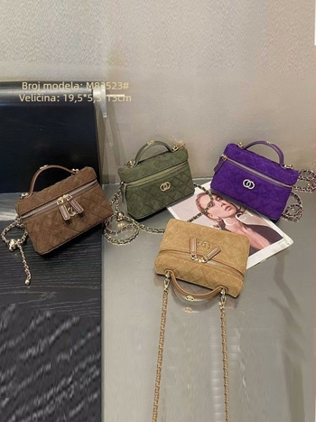 Crossbody Box torba s teksturom pijeskovito-krokodile kože, zatvaranje na zip, podstava od najlona, jedan remen