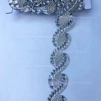 DIY rhinestones dodaci za odjeću, ručna izrada, ljepilo vrućim ljepilom, Totem uzorak, uredski stil
